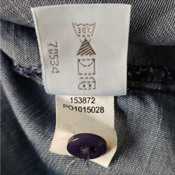 Foxcroft Nordstrom long sleeve button down boyfriend "denim" top Size 4 - Picture 11 of 13